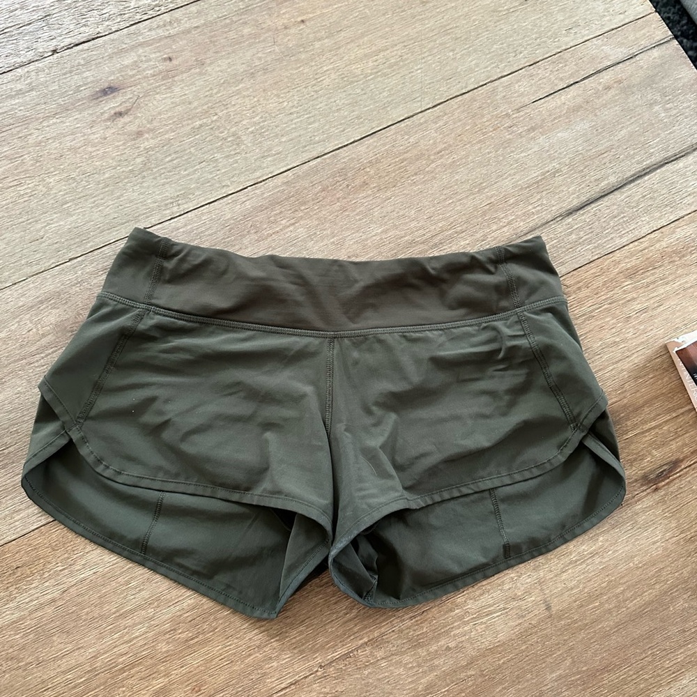 Lululemon Speed up lined shorts in a size 6, with a 2.5 in inseam.
